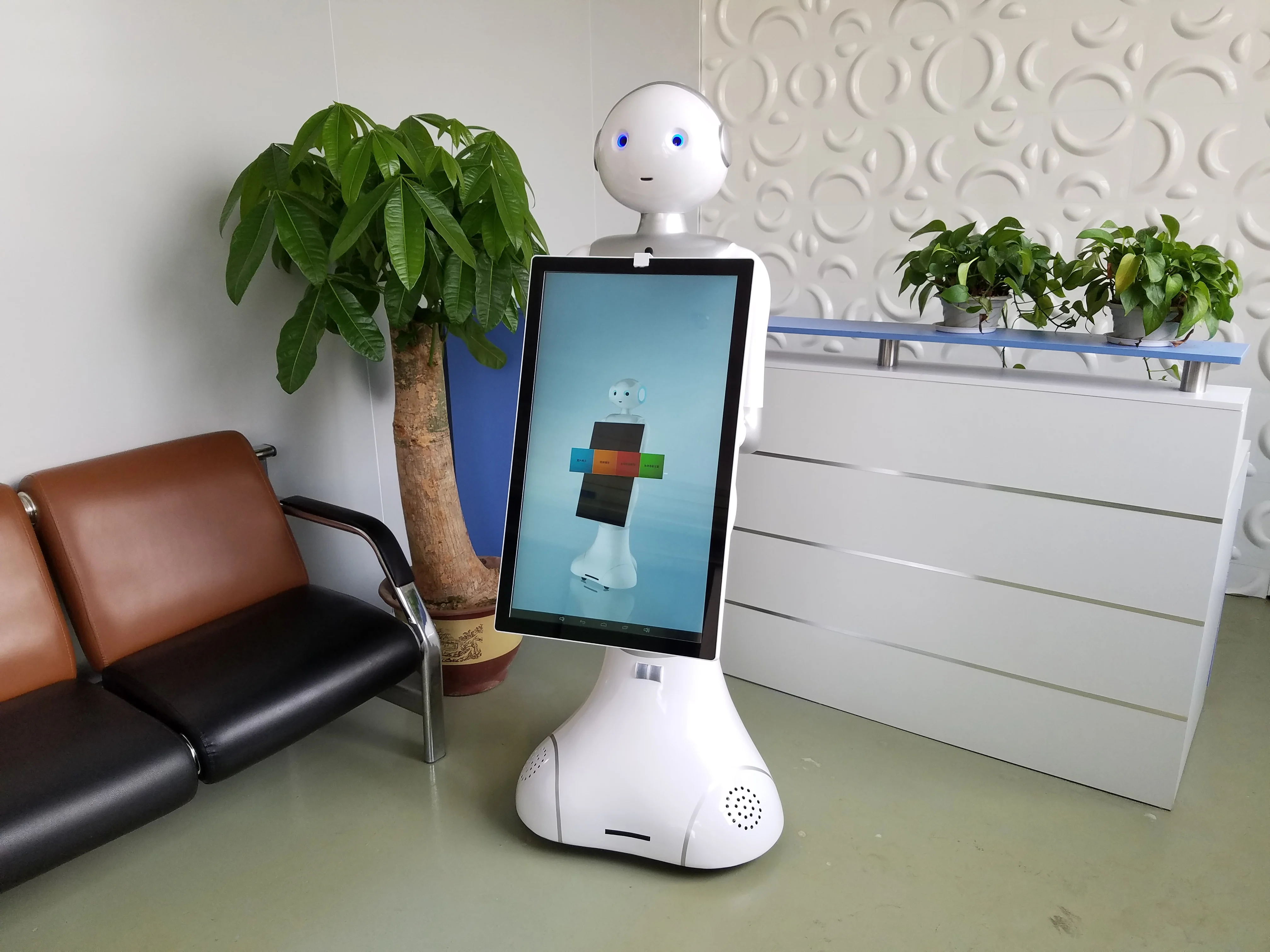 Humanoid  intelligent commercial  marketing service Reception robot