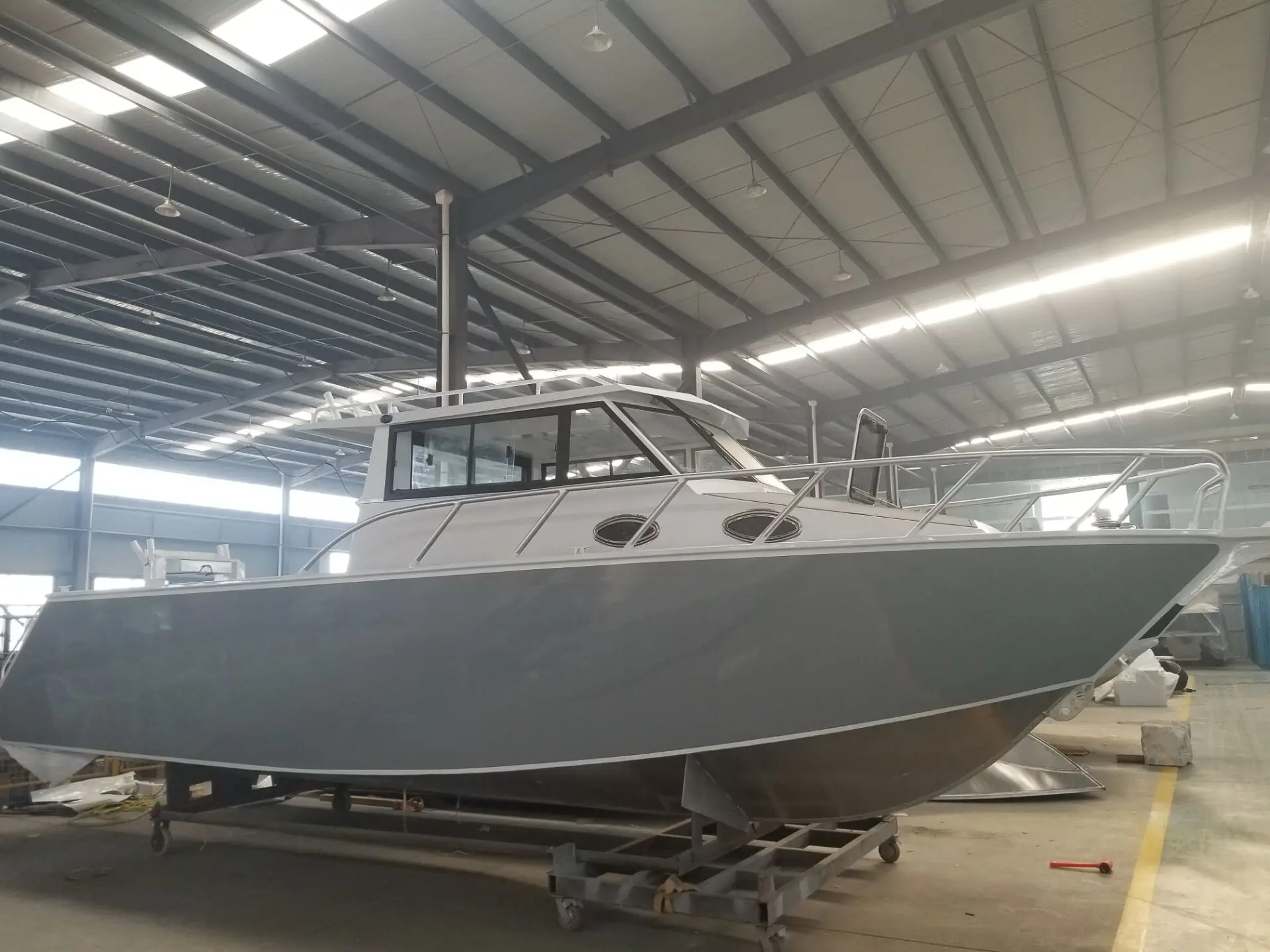 Yacht lifestyle 9.0m cabin hard top with fully enclosed windscreen Aluminium speed boat