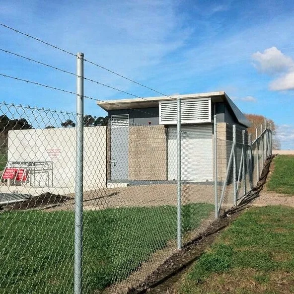 Hot dipped galvanized chain link fabric fence with barded wire