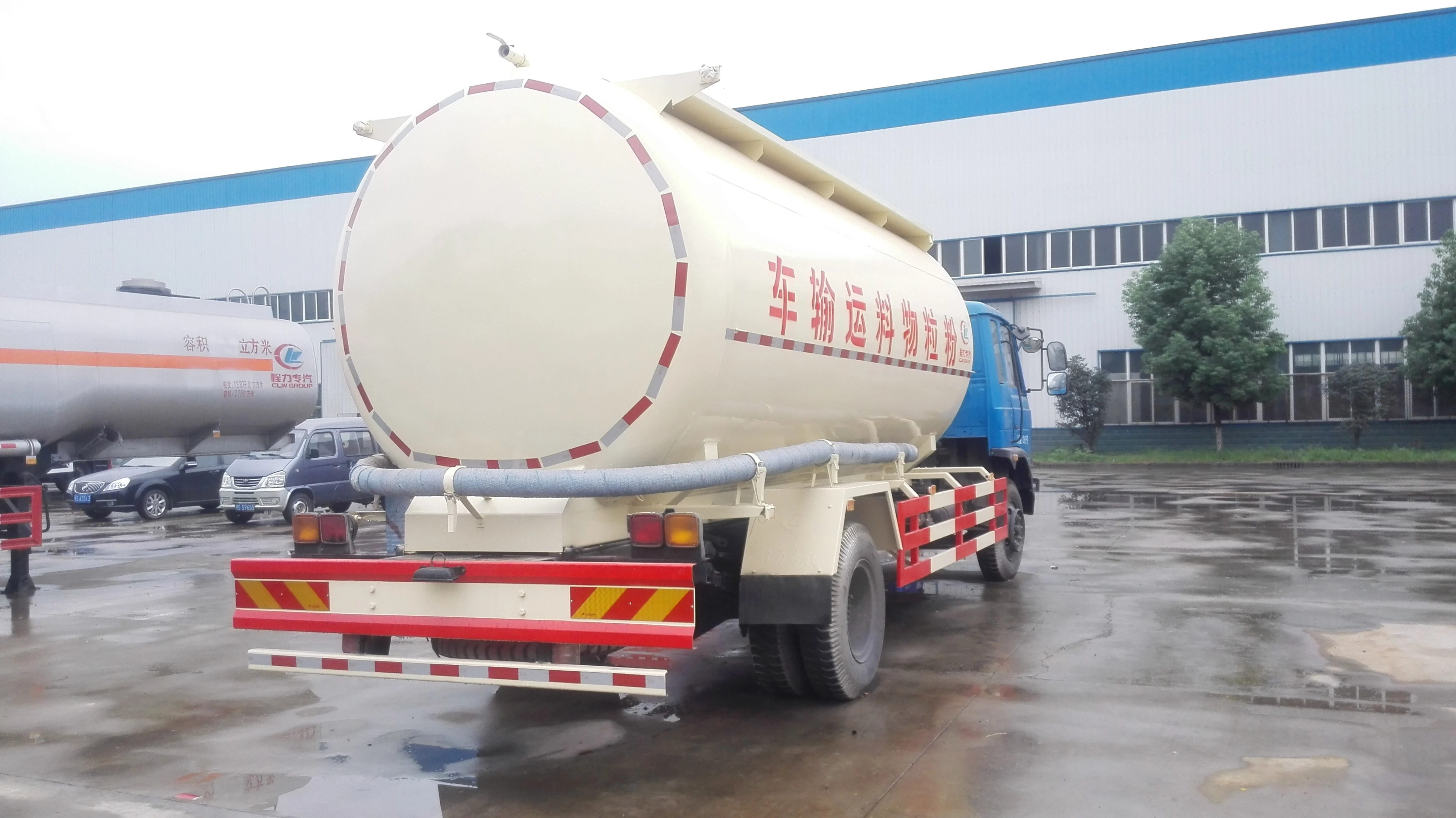 Bulk cement powder tank transport truck for sale