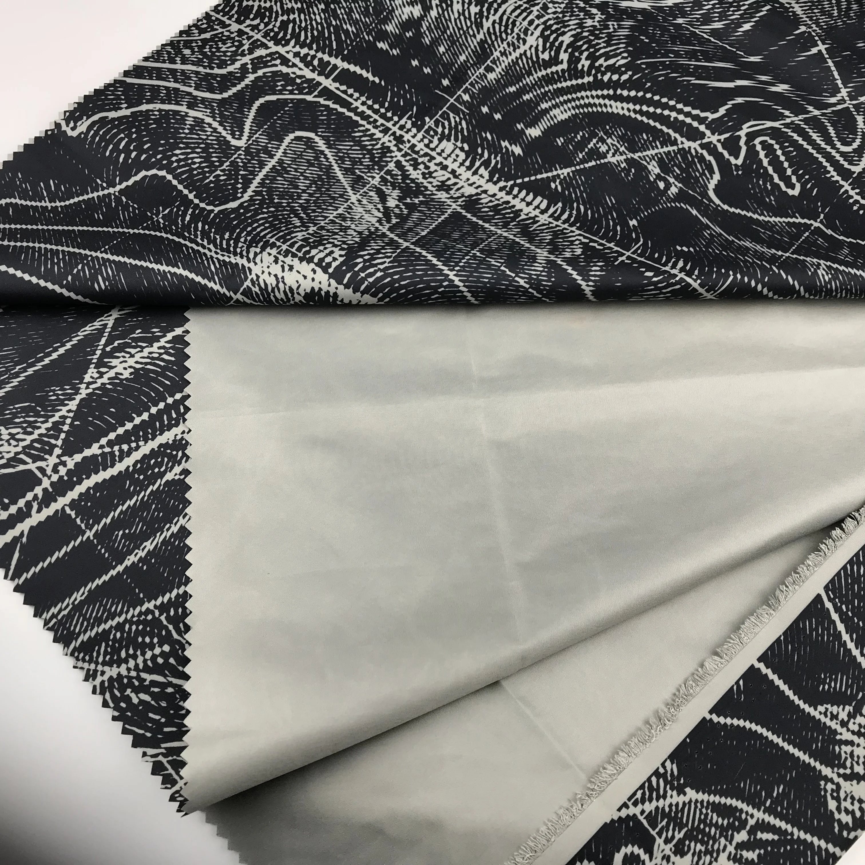 100% полиэфирная переводная печатная ткань с полиуретановым покрытием