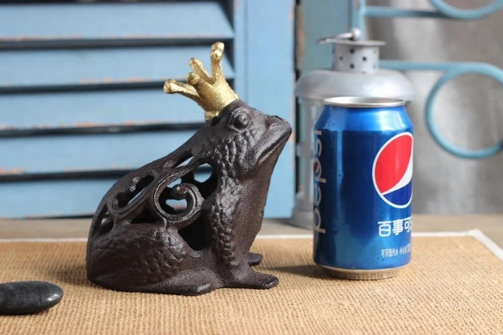 
Cast Iron Fror With Crown 