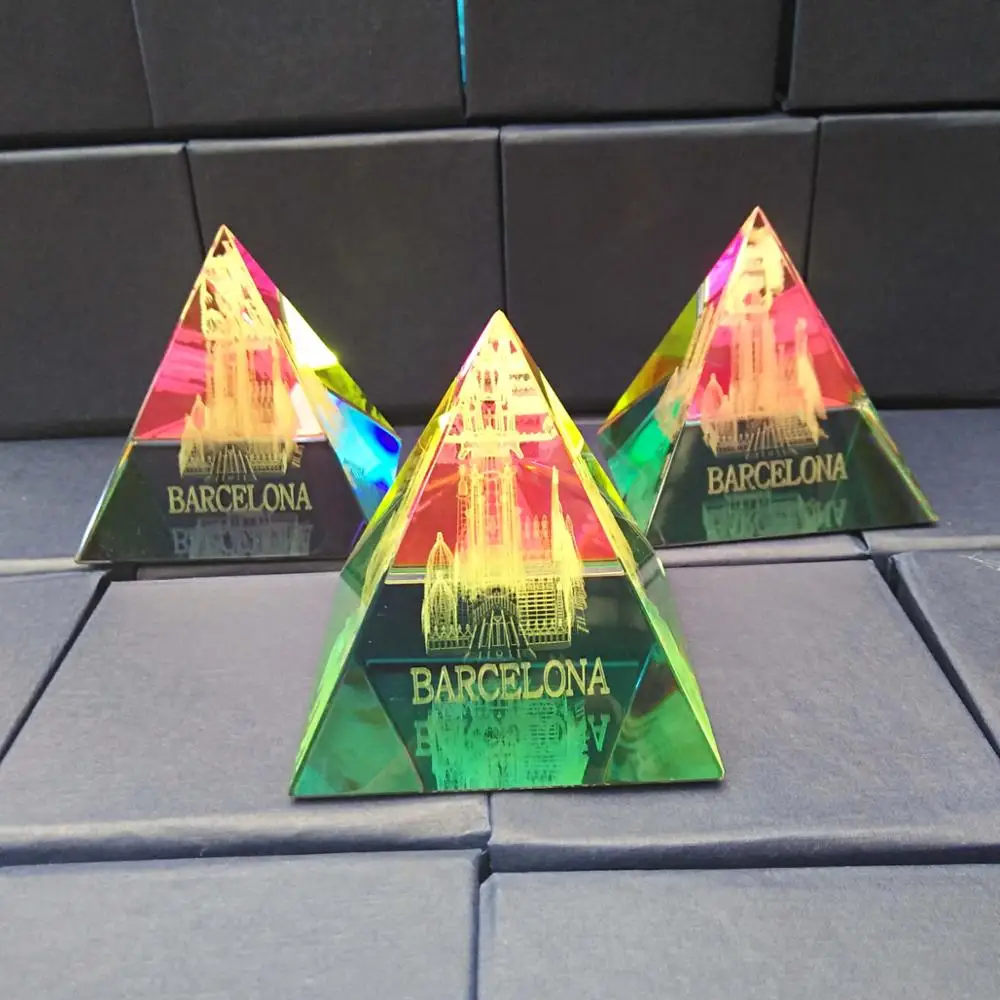 Wholesale 3d Laser Engraving Photo K9 Crystal Pyramid Prism Optical Glass Prisms Paperweight For Office Decoration