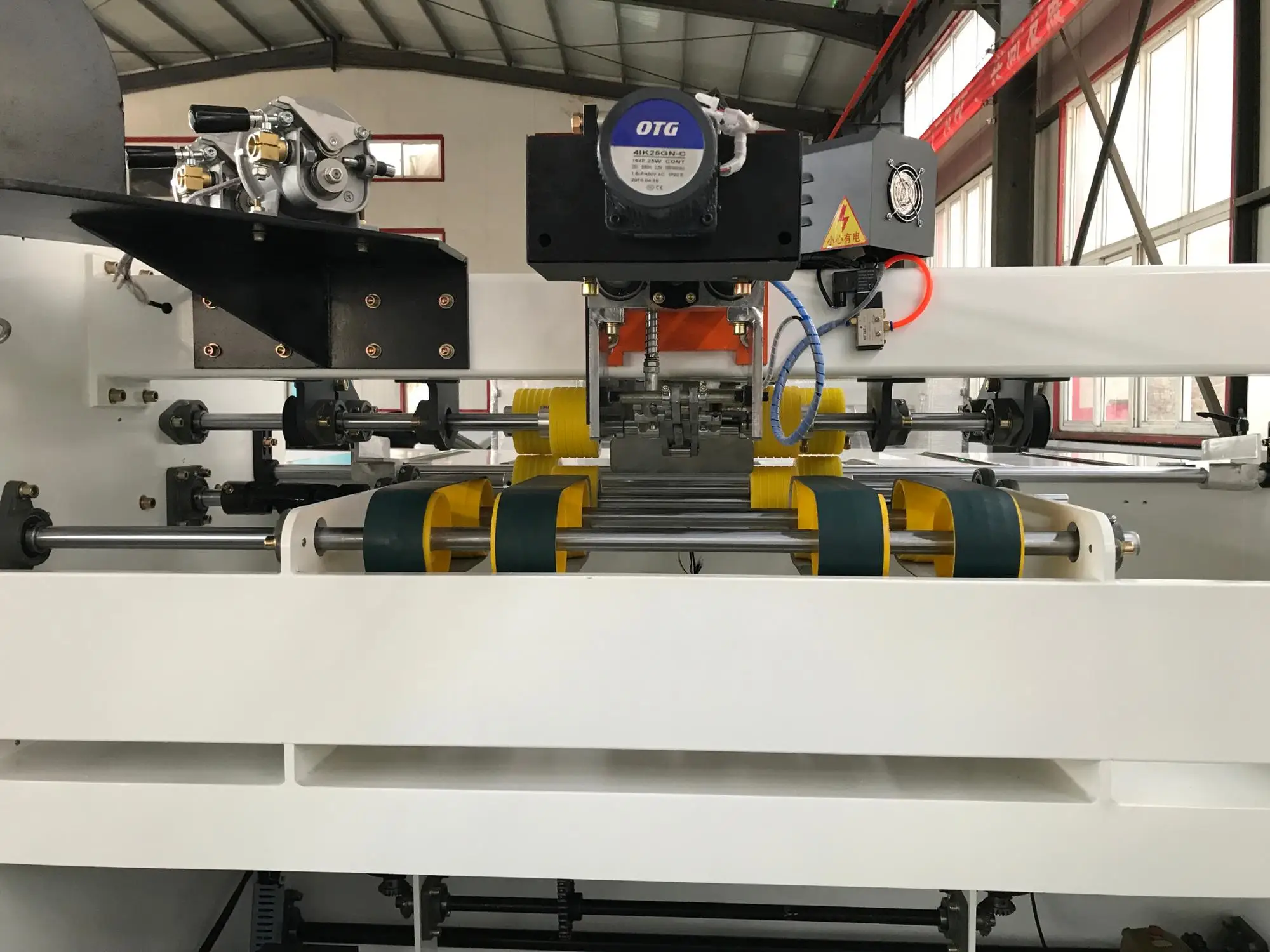 Cardboard box making machine stitcher