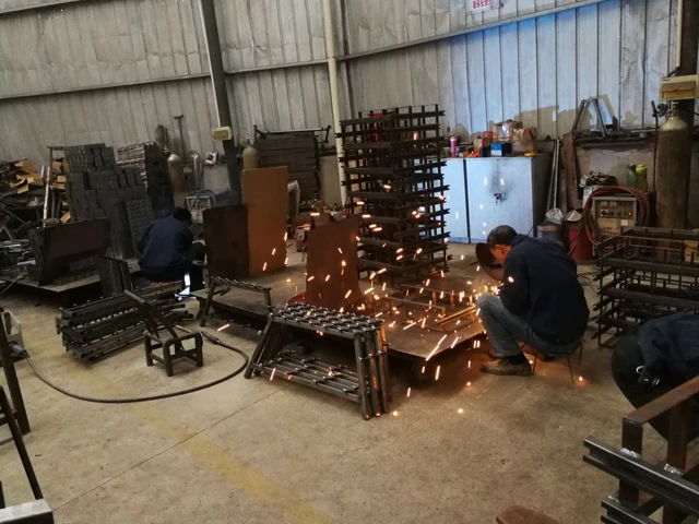 Заводская цена, 4 дюйма, 25 выстрелов, железные раковины, раствор, трубка, фейерверк, демонстрационный раствор