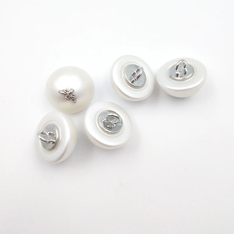 2019  Fashionable  Pearl Button with Bee Trimming for Clothing Decoration Buttons