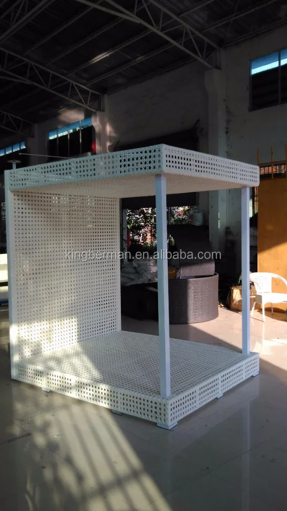 Luxury Rattan Daybed with Curtain Outdoor Leisure Wicker Sun bed PE Rattan Beach Sunbed