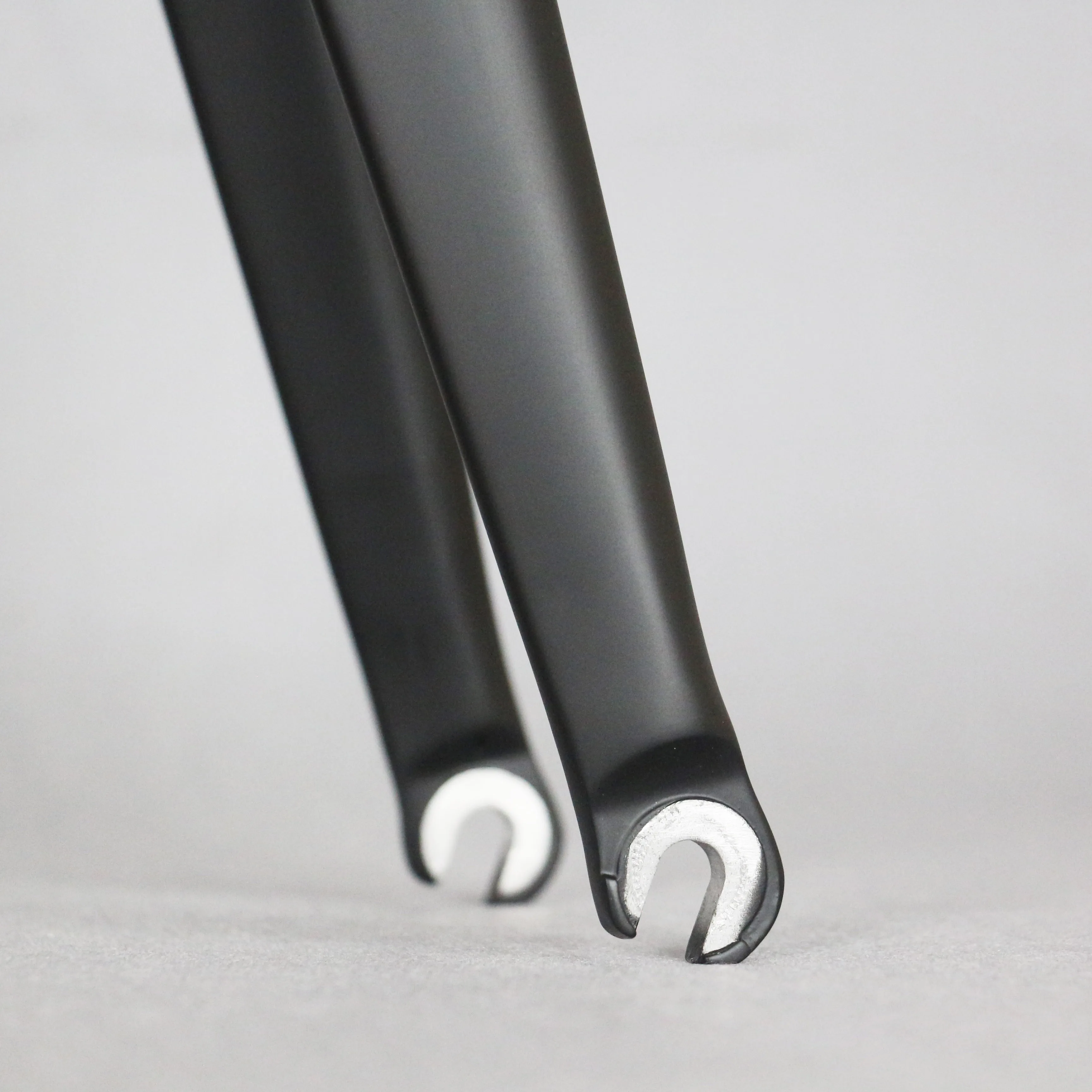 China Super light carbon road frame T1000 Bicycle Carbon Frame FM686 OEM products