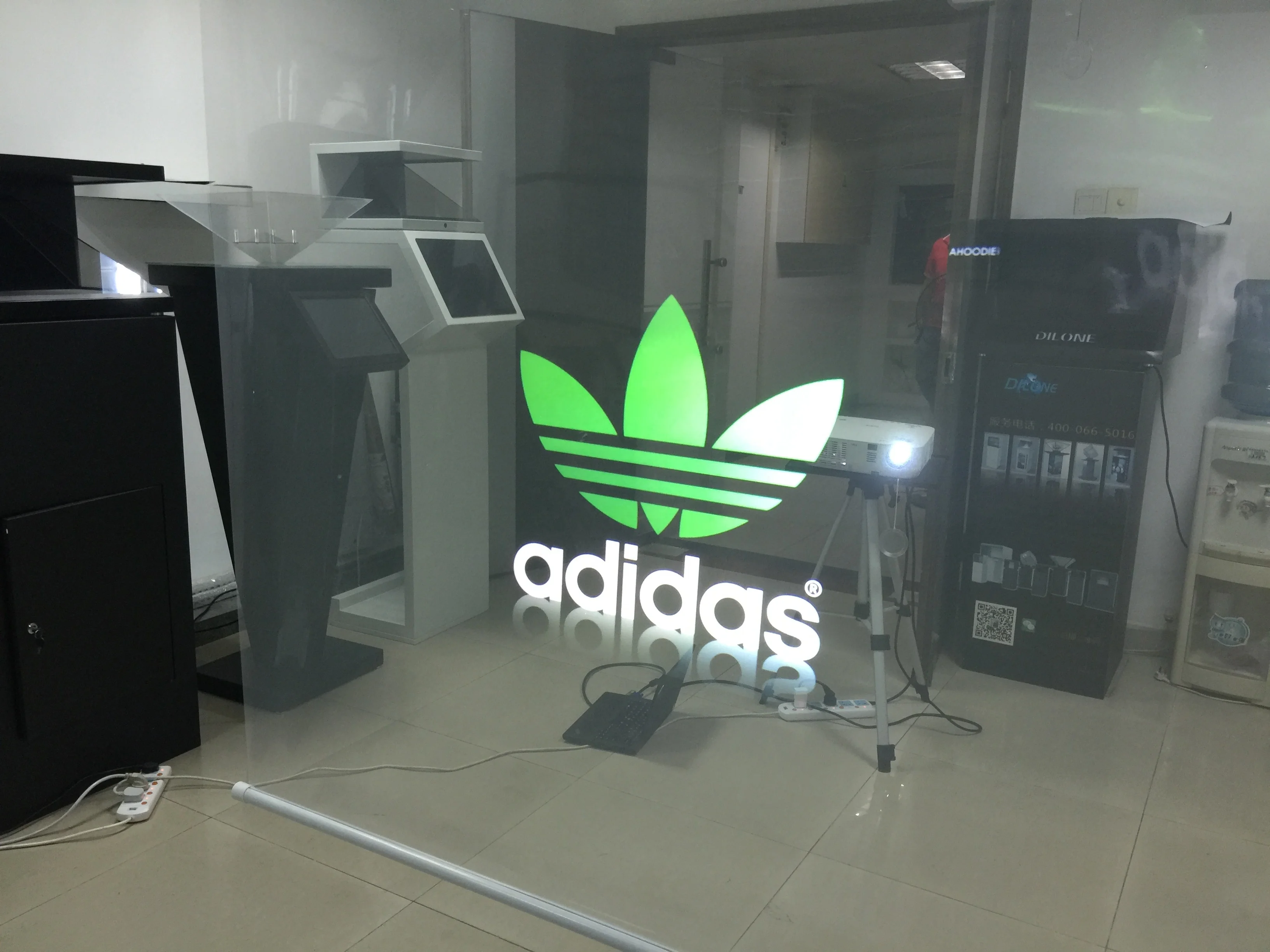  Голограмма прозрачная пленка 3d голографические проекции заднего совсем прозрачную пленку проекция для витрин магазинов видео