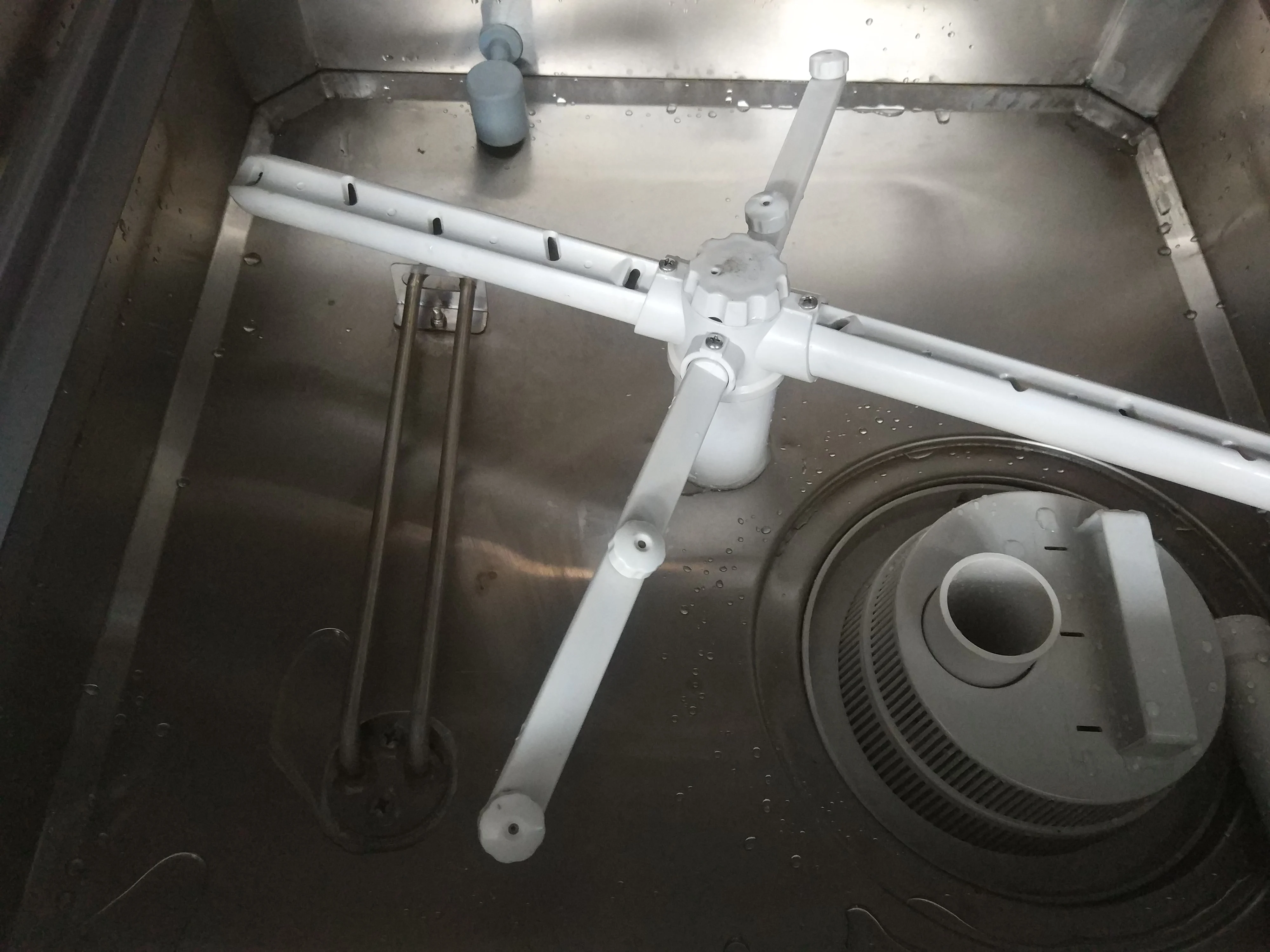 Electric industrial dishwasher  restaurant