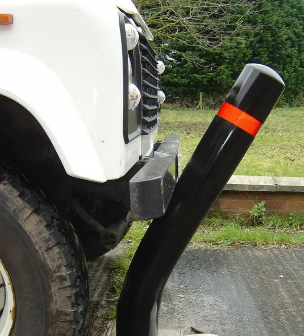 Traffic Safety Black Delineator Concrete Bollards