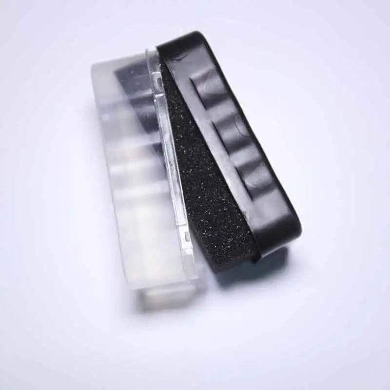 Одноразовая губка для моментальной чистки обуви отеля