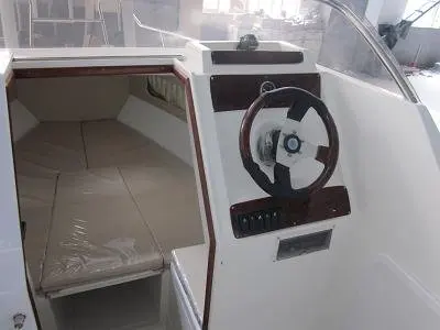 Hot Sale 7.65m Fiberglass Pleaure Speed Yacht