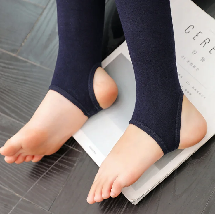 Wholesale hot sale pure color thicken warm stirrup girl leggings