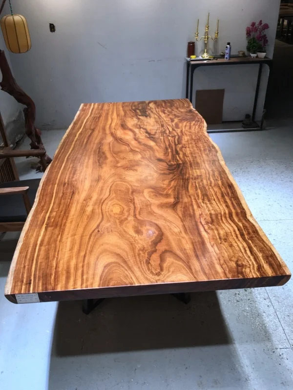 Natural edge wood slab with free table legs 6 people sitting wooden dining table