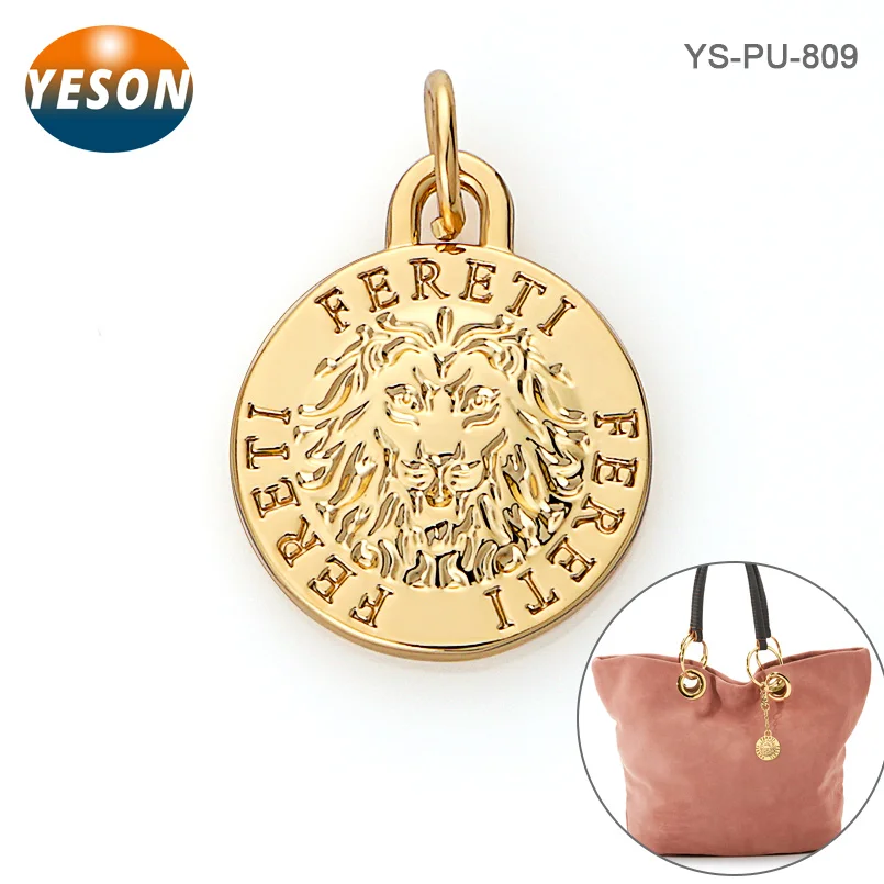 
Bag Hardware Engraved Logo Gold Metal Label, Custom Round Shape Metal Tag with Ring for Handbag 