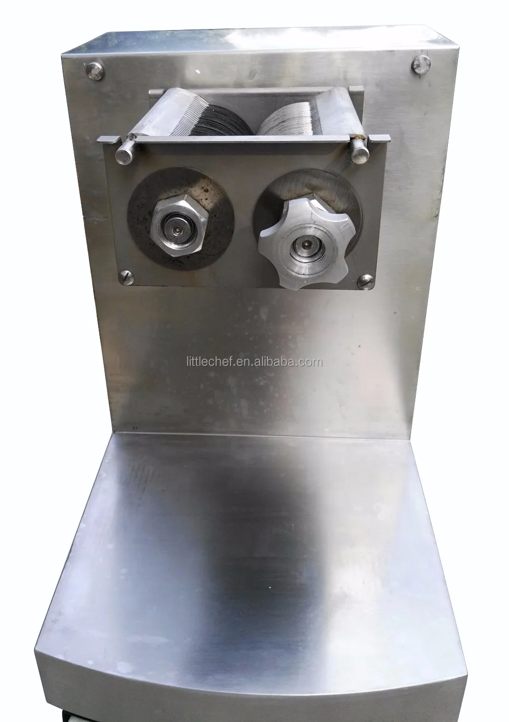 Dynamic food preparation fresh meat slicer for the professional kitchen