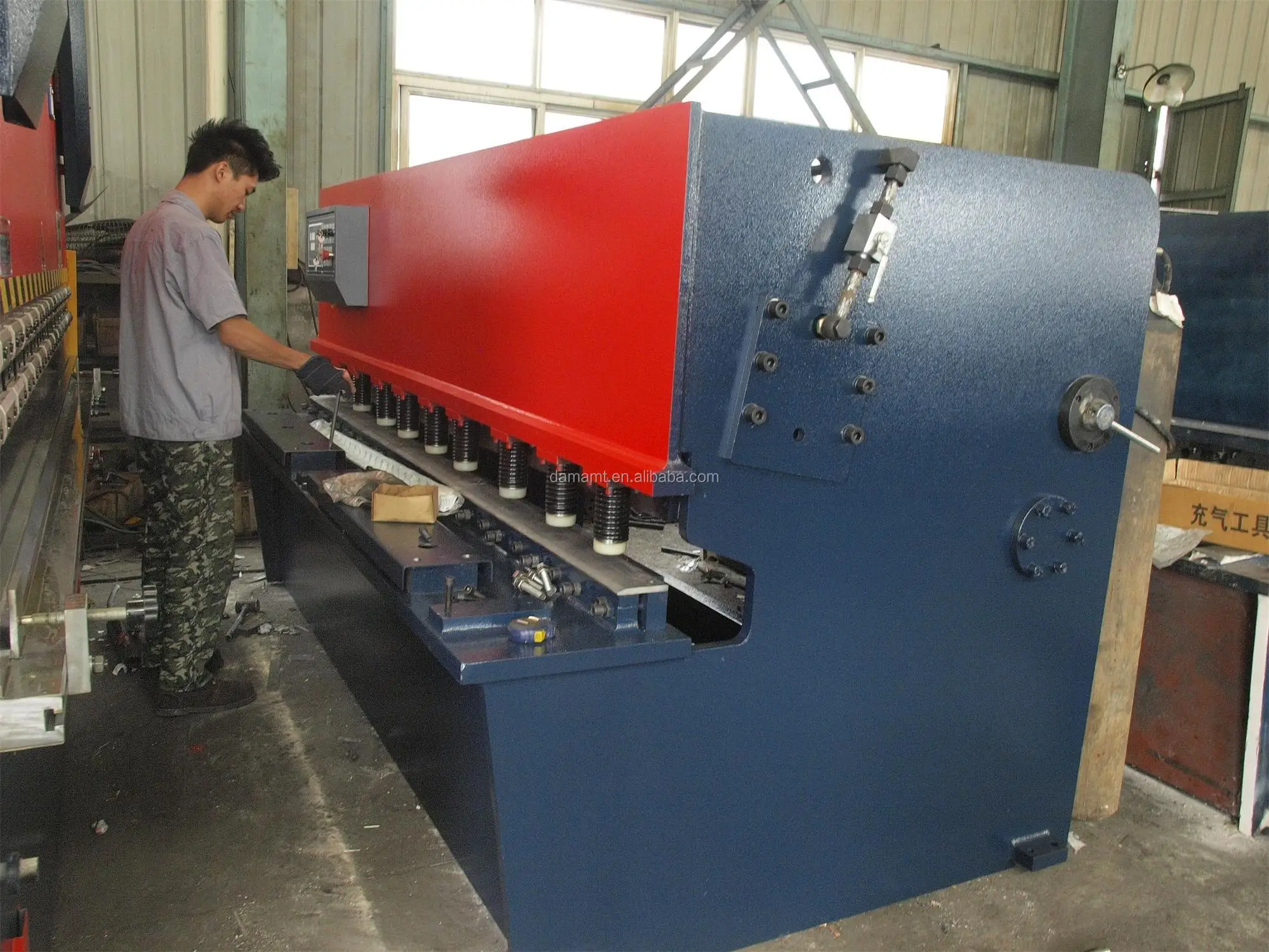 Good quality qc12y-6x3200  hydraulic shearing machine, hydraulic sheet metal cutting machine, cnc cutting machine