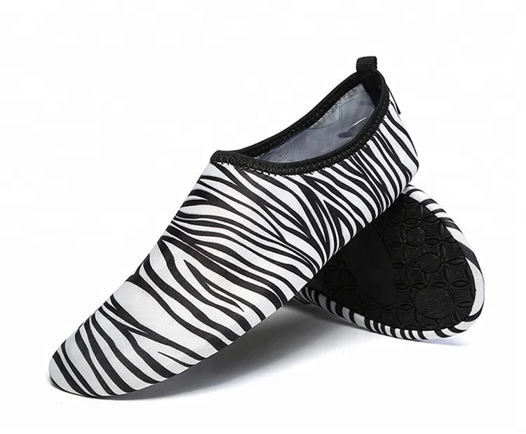 Hot Sale Water Sport Funny 5 Finger Shoes, 100% Silicone Unsex Adult Kid Novelty Beach Footwear For Surfing