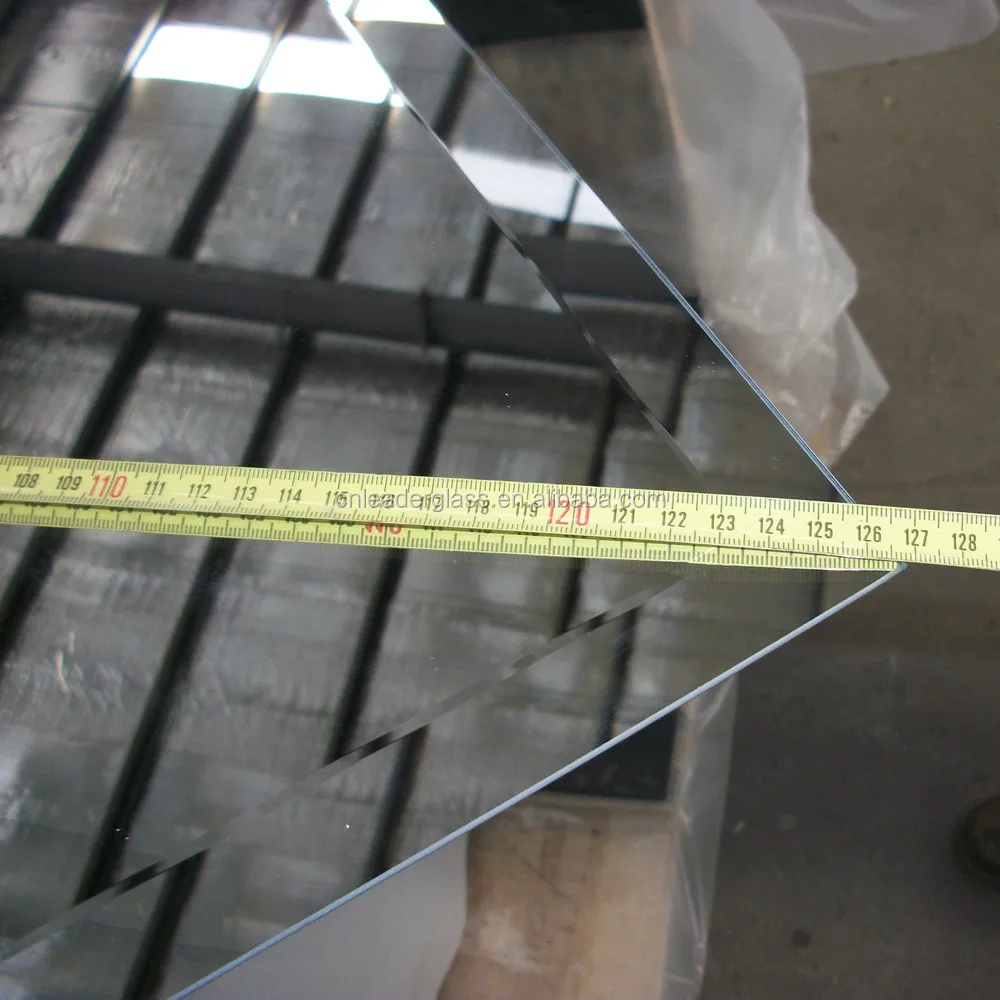 Безрамная скошенная настенная зеркальная поверхность