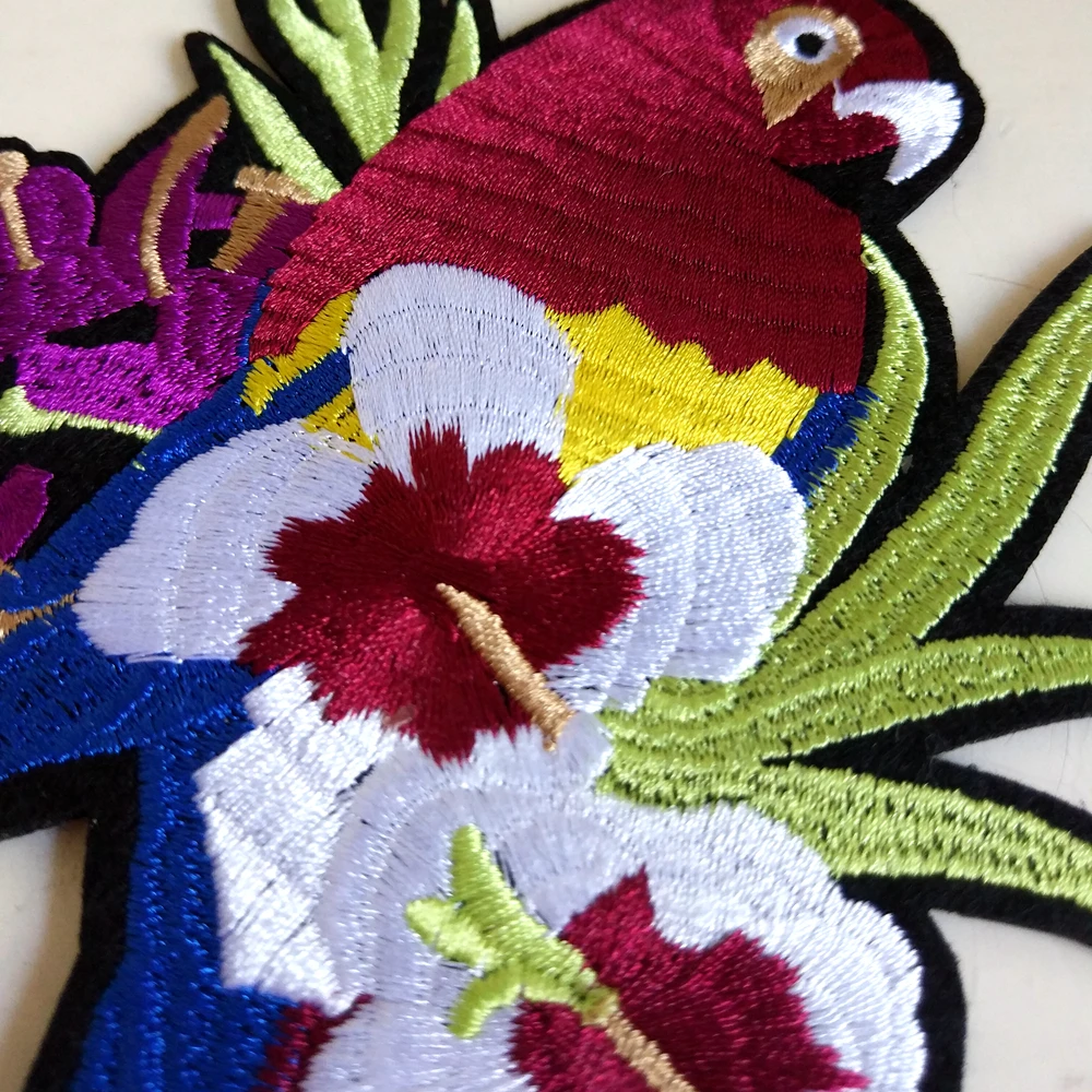 Wholesale DIY Kids Clothing Bird Parrots Design Embroidered Iron On Patches Garment Accessory Label