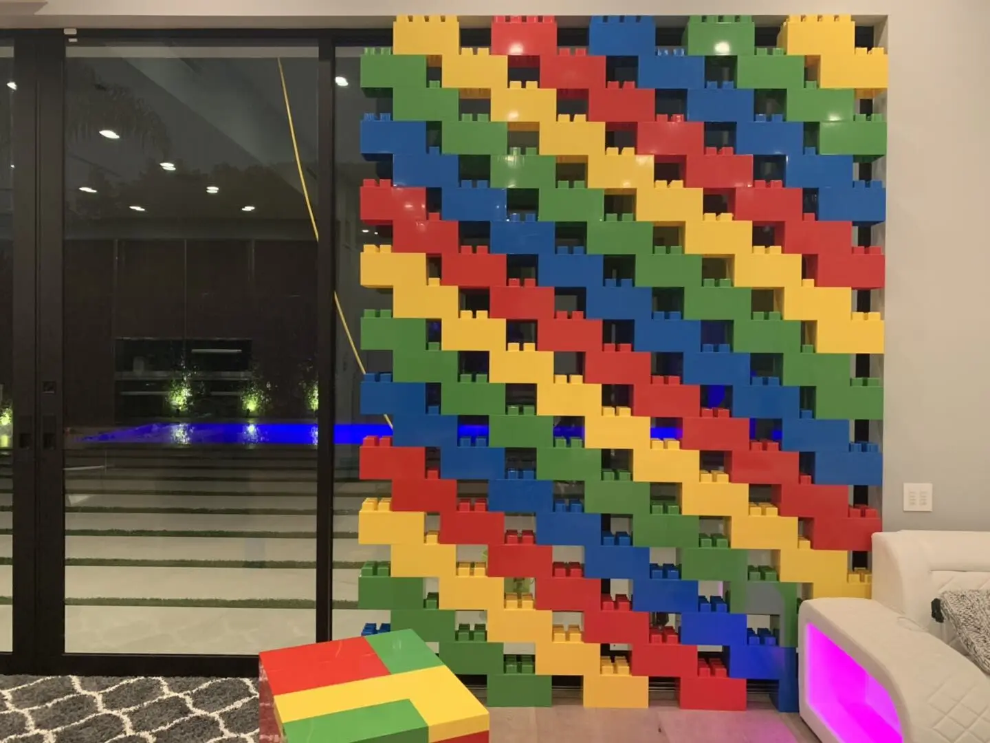 Good looking plastic PVC panels large blocks removable indoor children playground picket fence temporary garden divider