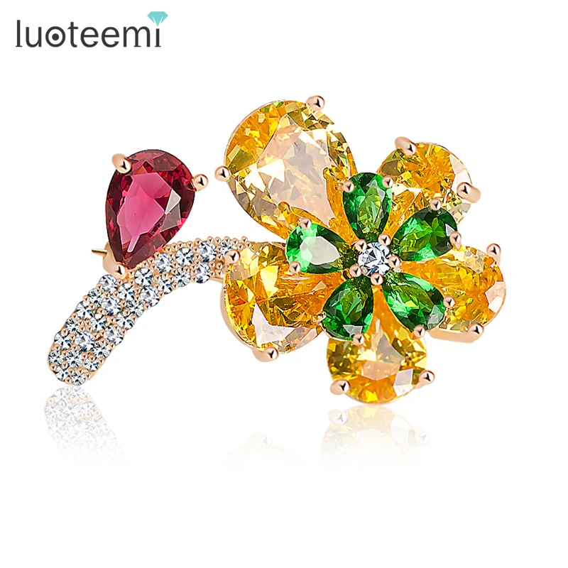 LUOTEEMI Wholesale Fashion Champagne Gold Brilliant Multicolor Cubic Zirconia Luxury Noble Flower Brooch For Wedding Invitations