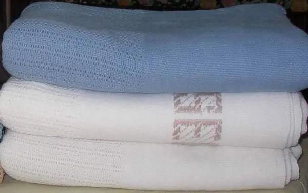 Classic design hot sales Natural 100 % Cotton Thermal Blankets for home & hospital use