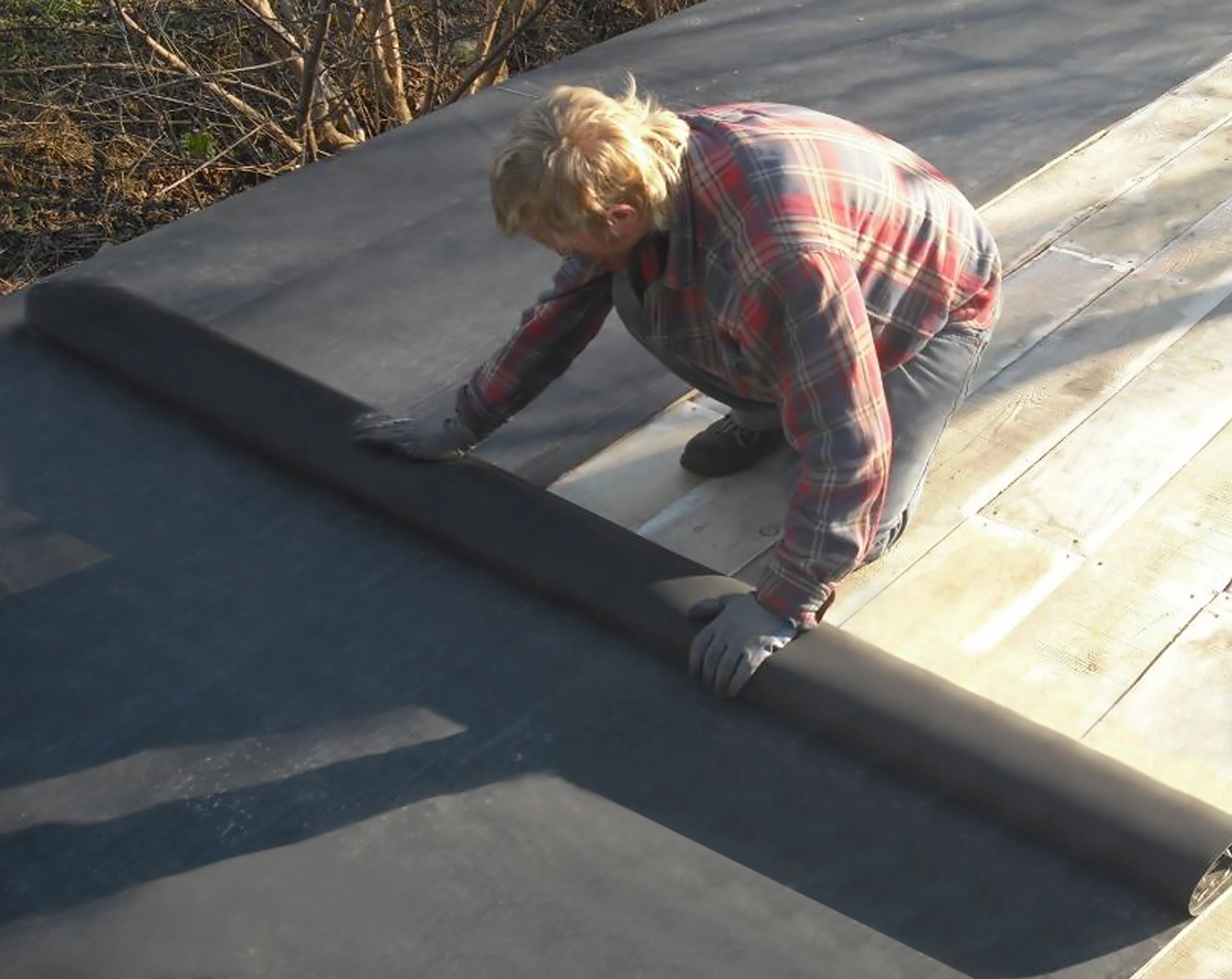 EPDM roofing membrane for single layer roof system