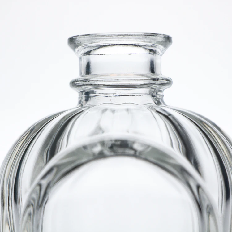 Luxury 100ml Embossed Logo Brand Clear Embossed Perfume Bottle Reed Diffuser Glass Bottle with Reed Rattan