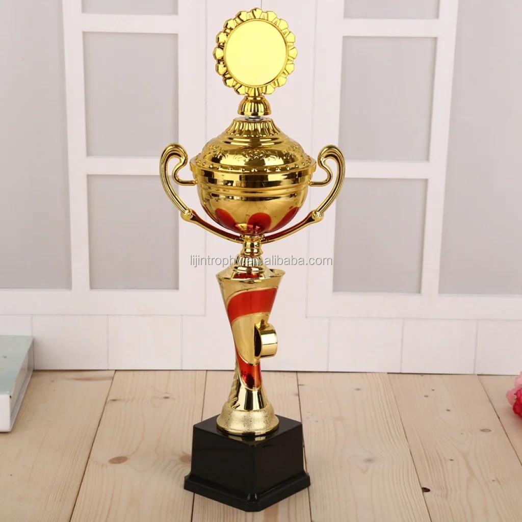 Уникальные футбольные награды с золотым