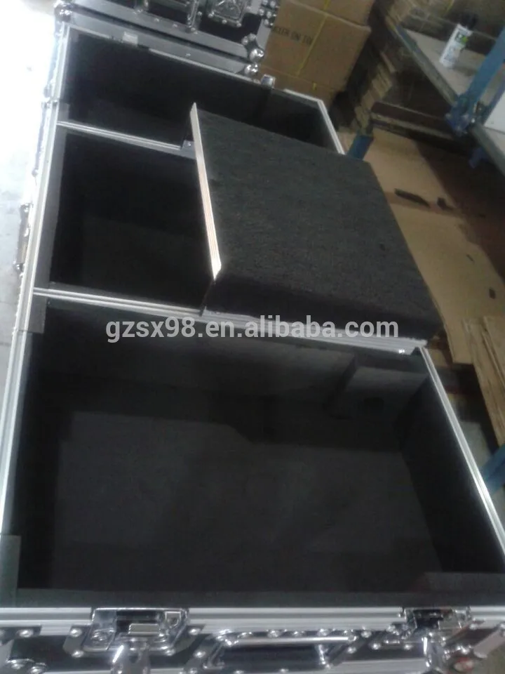 Dj mixer case with movable table