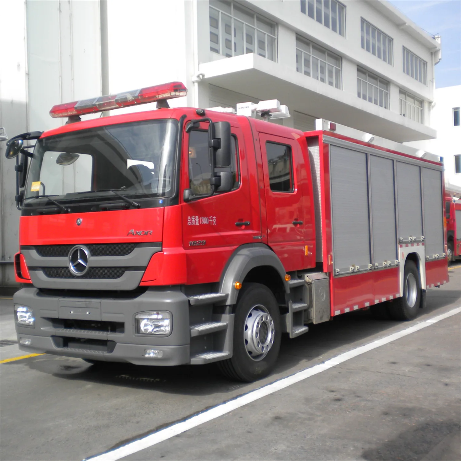 High Quality Imported Chassis Chemical Accident Rescue Fire Truck Fire Engine with Two row cab