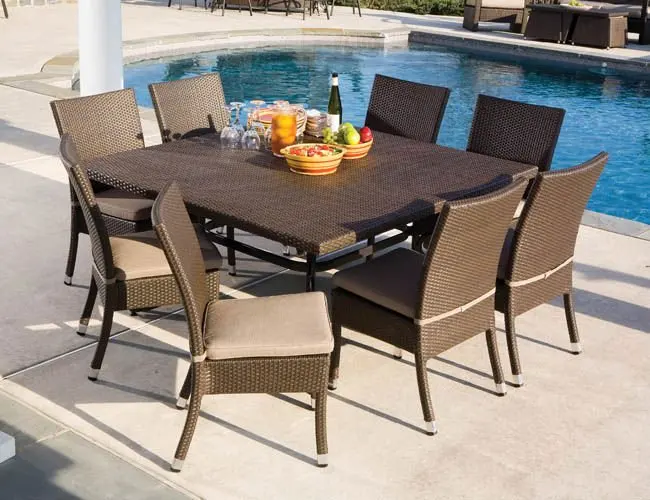 Ресторанный стол и стул из