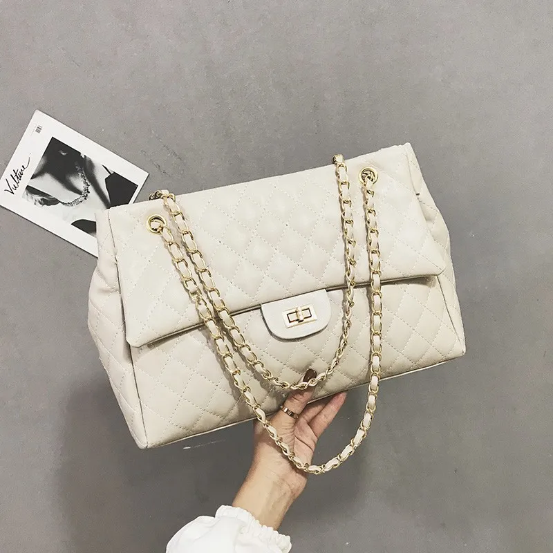 High Quality Japanese Small Chain Lightweight Retro Messenger Bag for Women