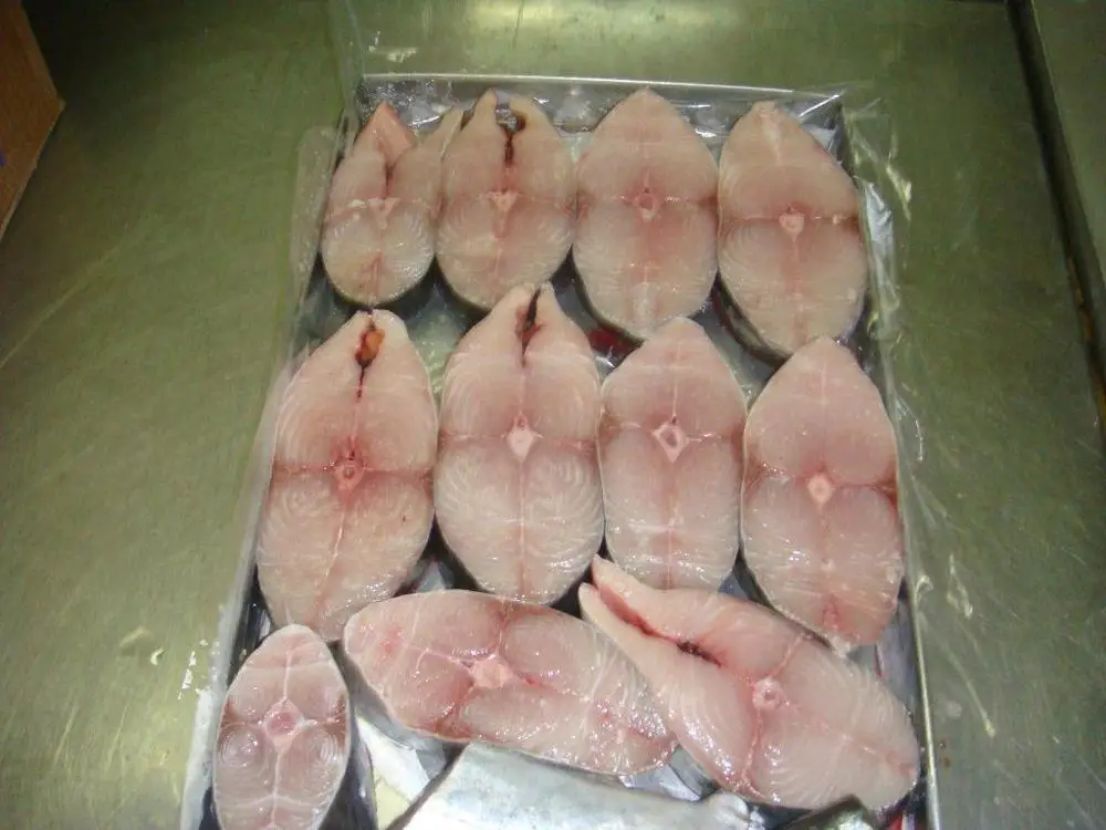 Skin on boneless good treated spanish mackerel steak frozen spanish mackerel fillet
