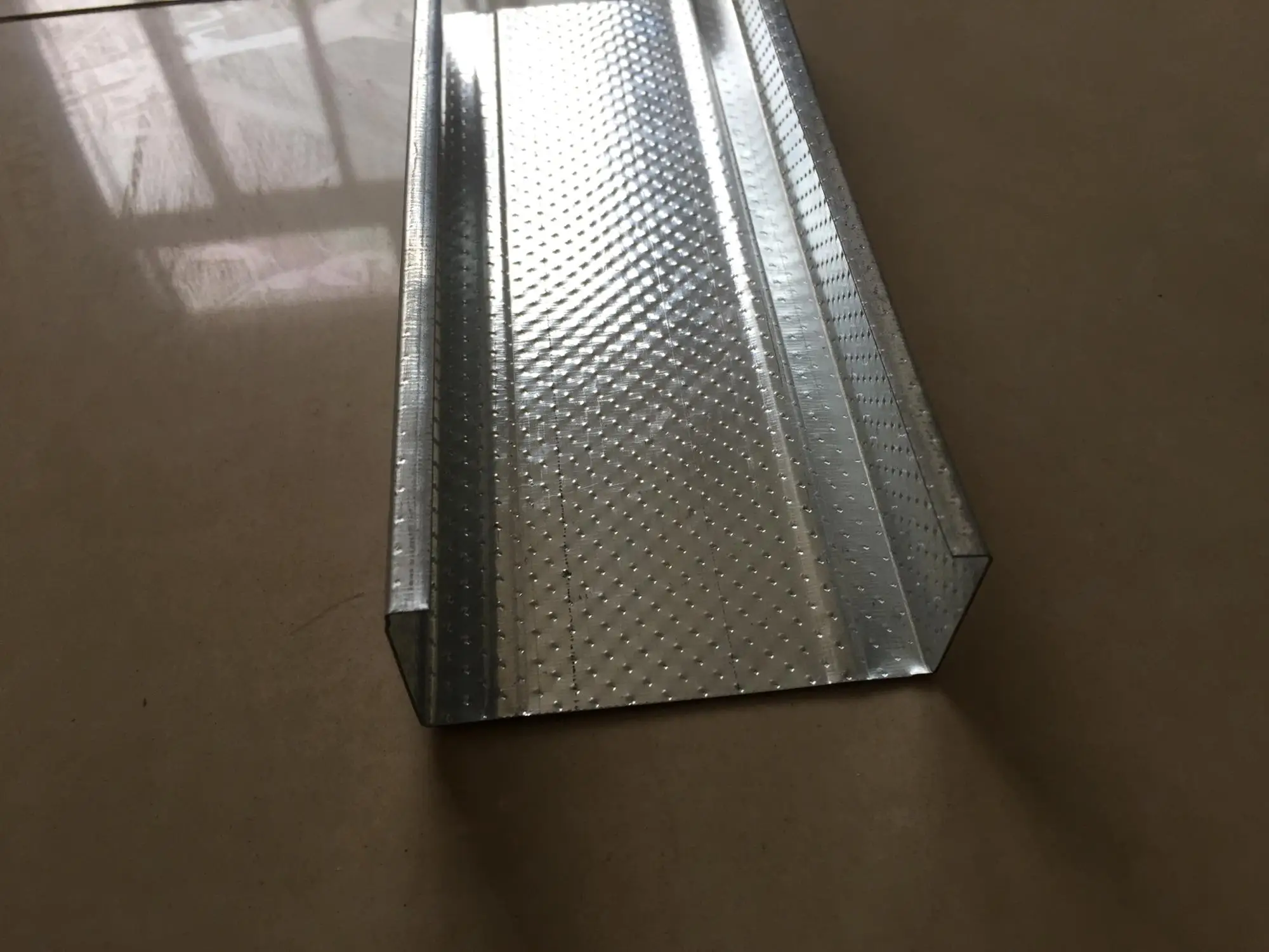 Chinese Manufacturing Supplier  gi c channel  steel  ceiling sizes 38 12 30 10  C stud U track