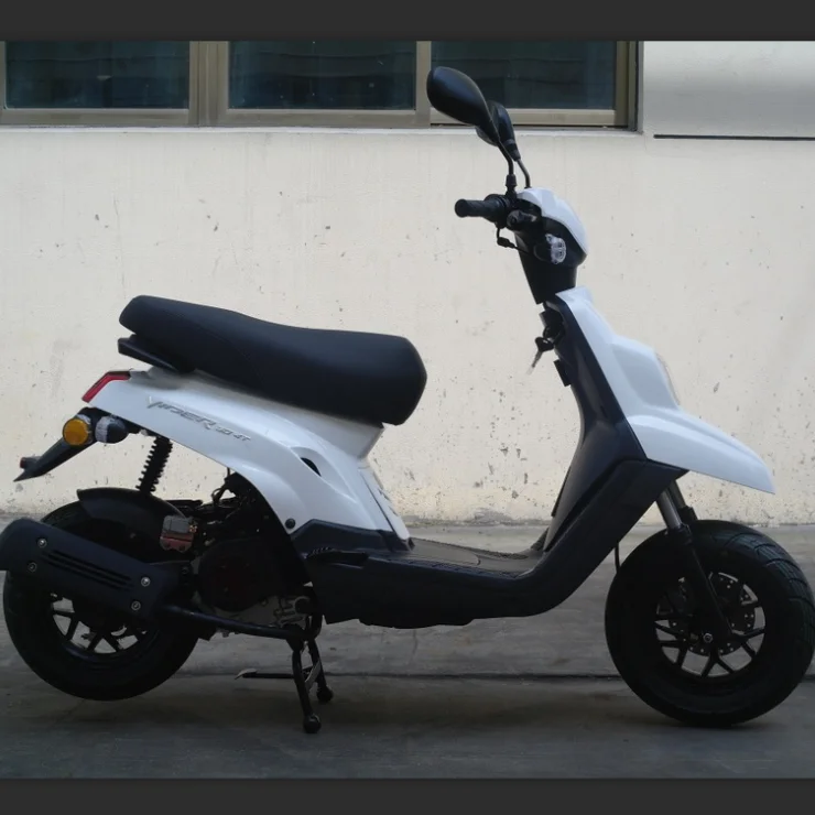 80cc 4 тактный белого цвета бензиновый