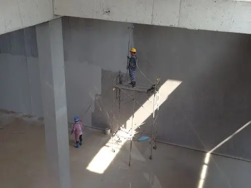 Чистое полиуретановое покрытие используется в подземном гараже для