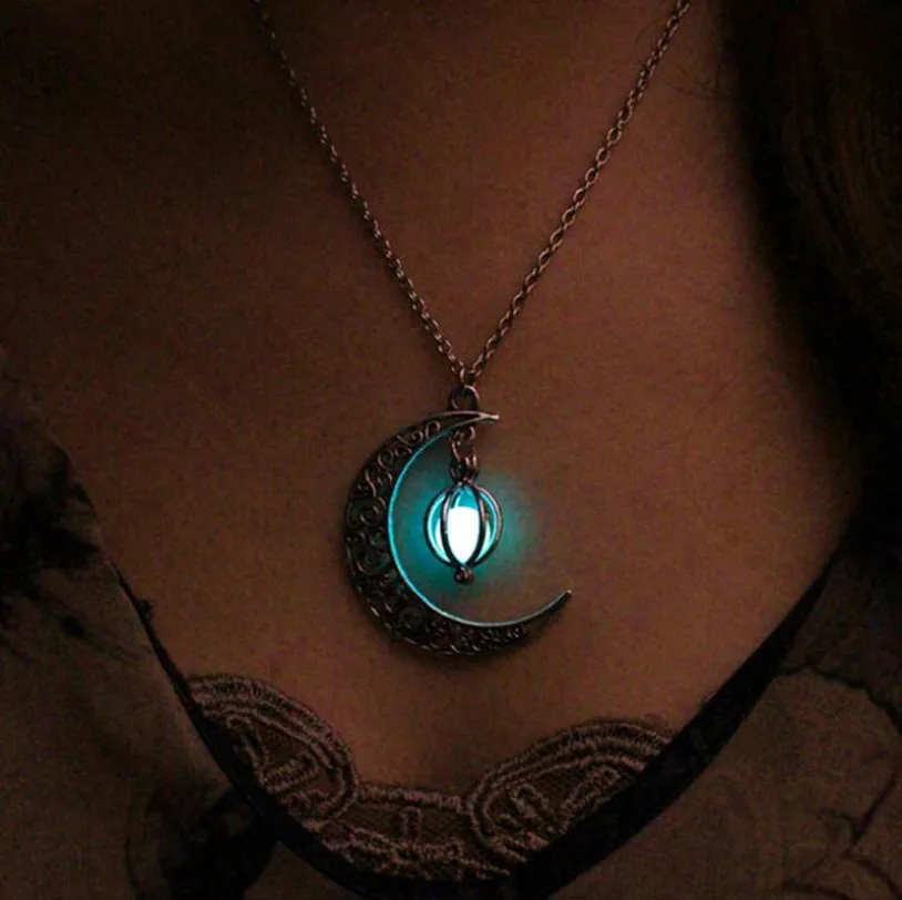 
Hot Wholesale Gem Charm Moon Glowing Vintage Silver Pendant Necklace 