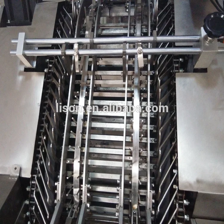 Cream biscuit sandwiching machine with food packaging machine