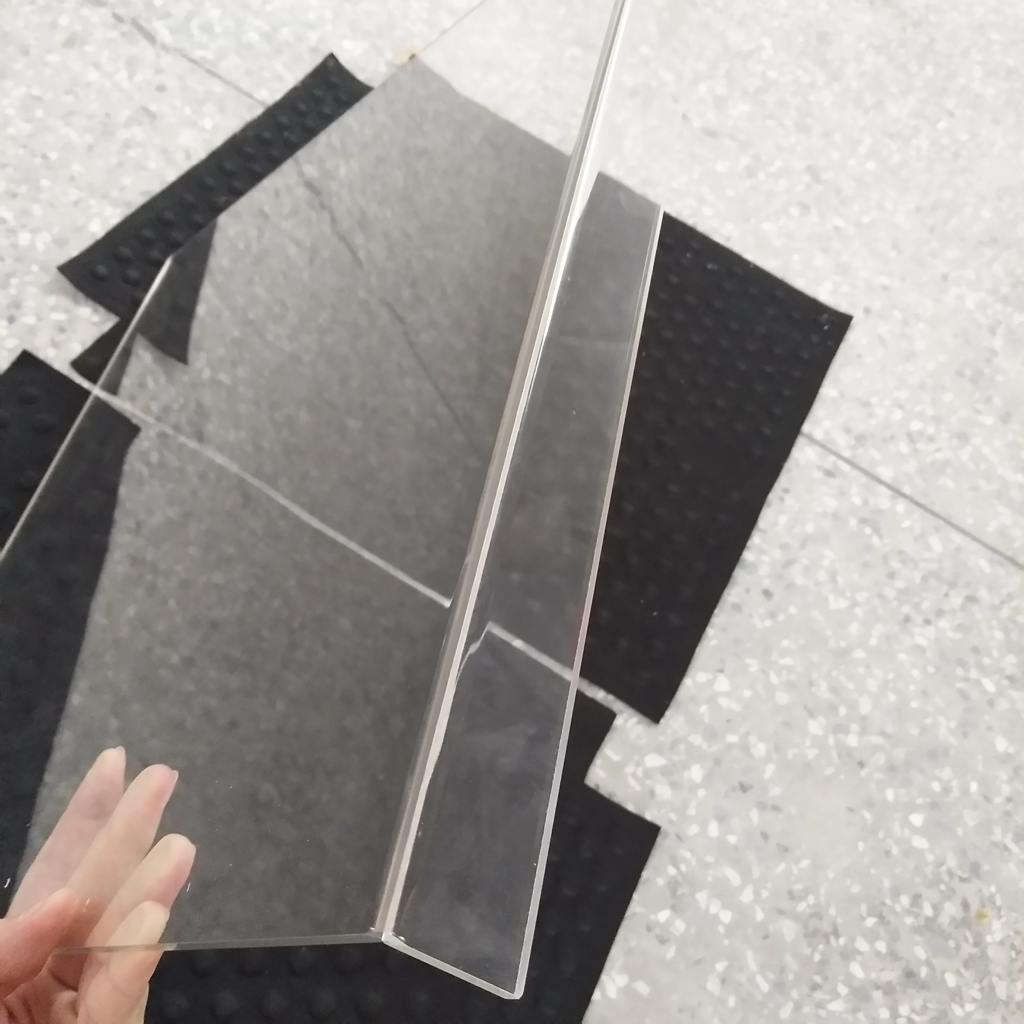 ACRYLIC CUTTING BOARD WITH COUNTER LIP