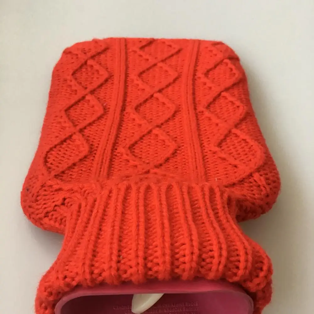 Вязаная крышка из шерстяного кабеля с бутылкой для горячей воды в подарок на Рождество