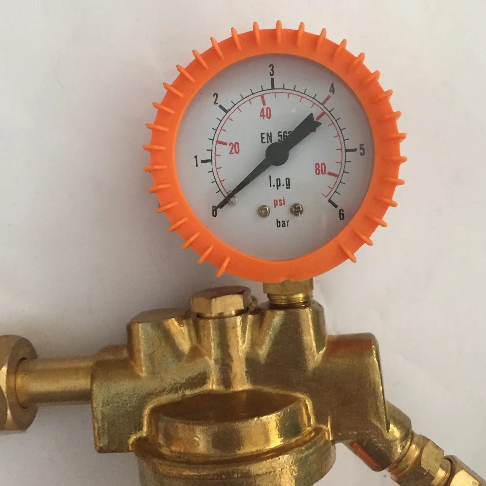 Italy propane regulator with one gauge for pressure gauge
