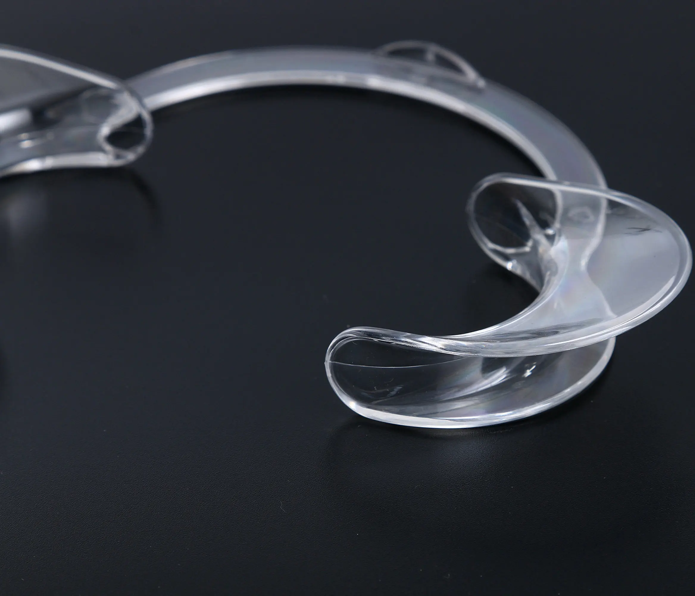 
Dental Use Teeth Whitening Mouth Opener C Shape Cheek Retractor 