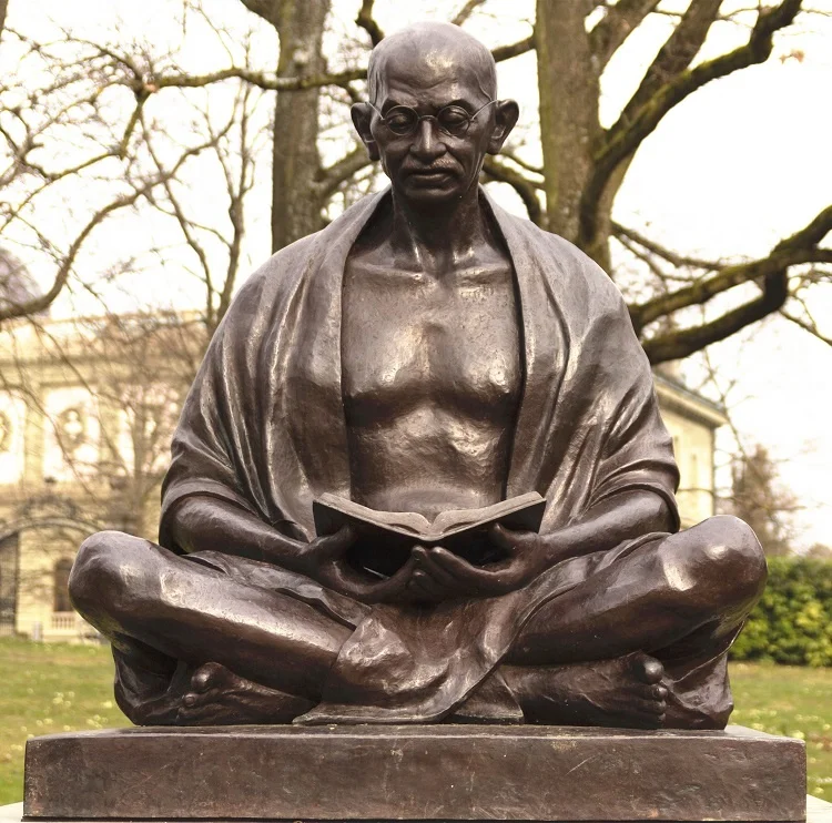 Life size Indian famous brass bronze realistic figure sculpture mahatma gandhi statue