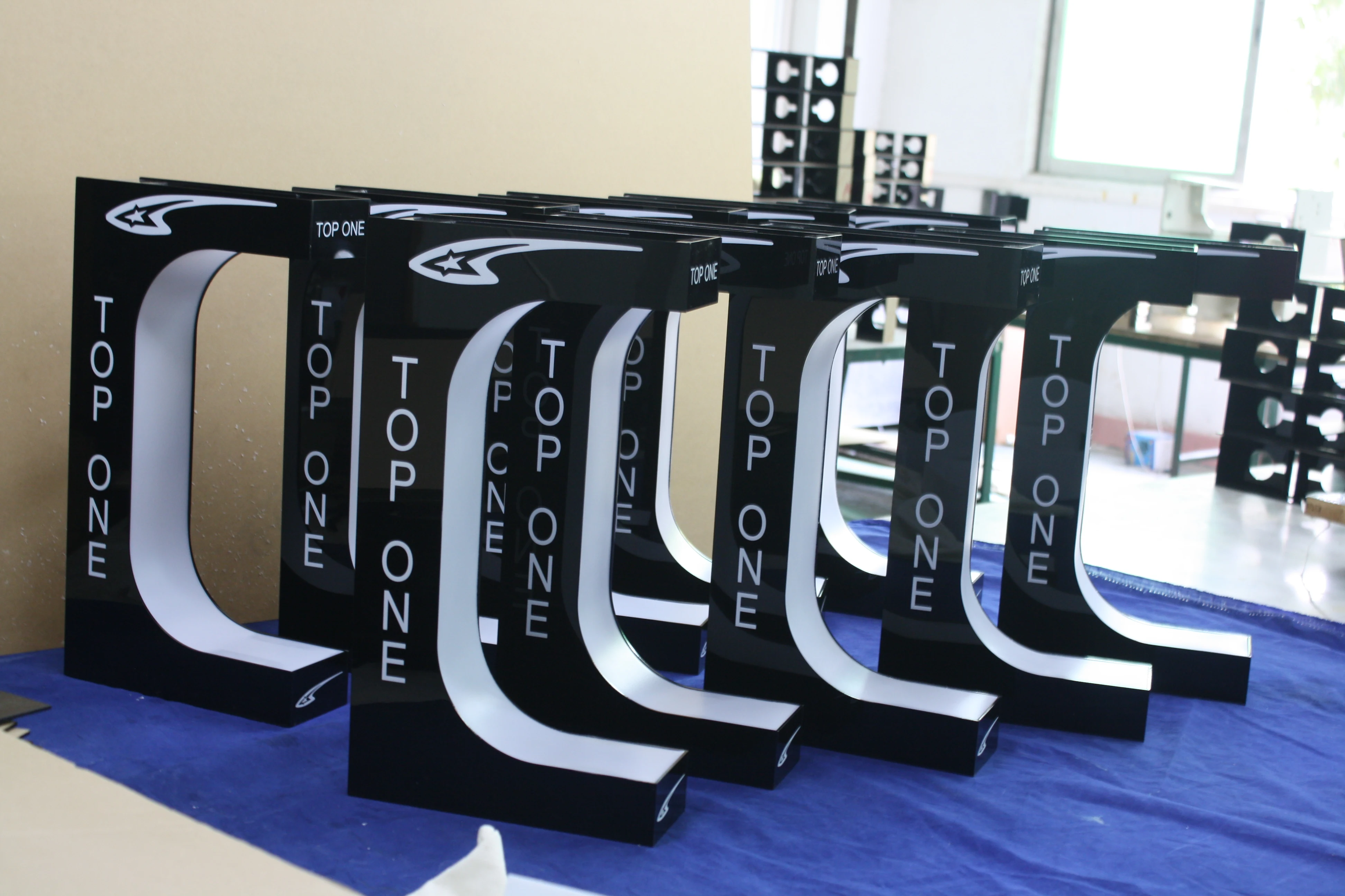 
magnetic top floating display for advertisement W-1404 