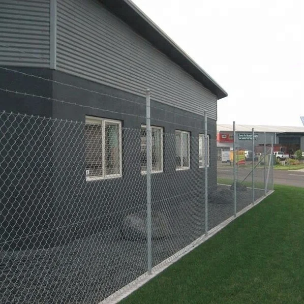 Hot dipped galvanized chain link fabric fence with barded wire