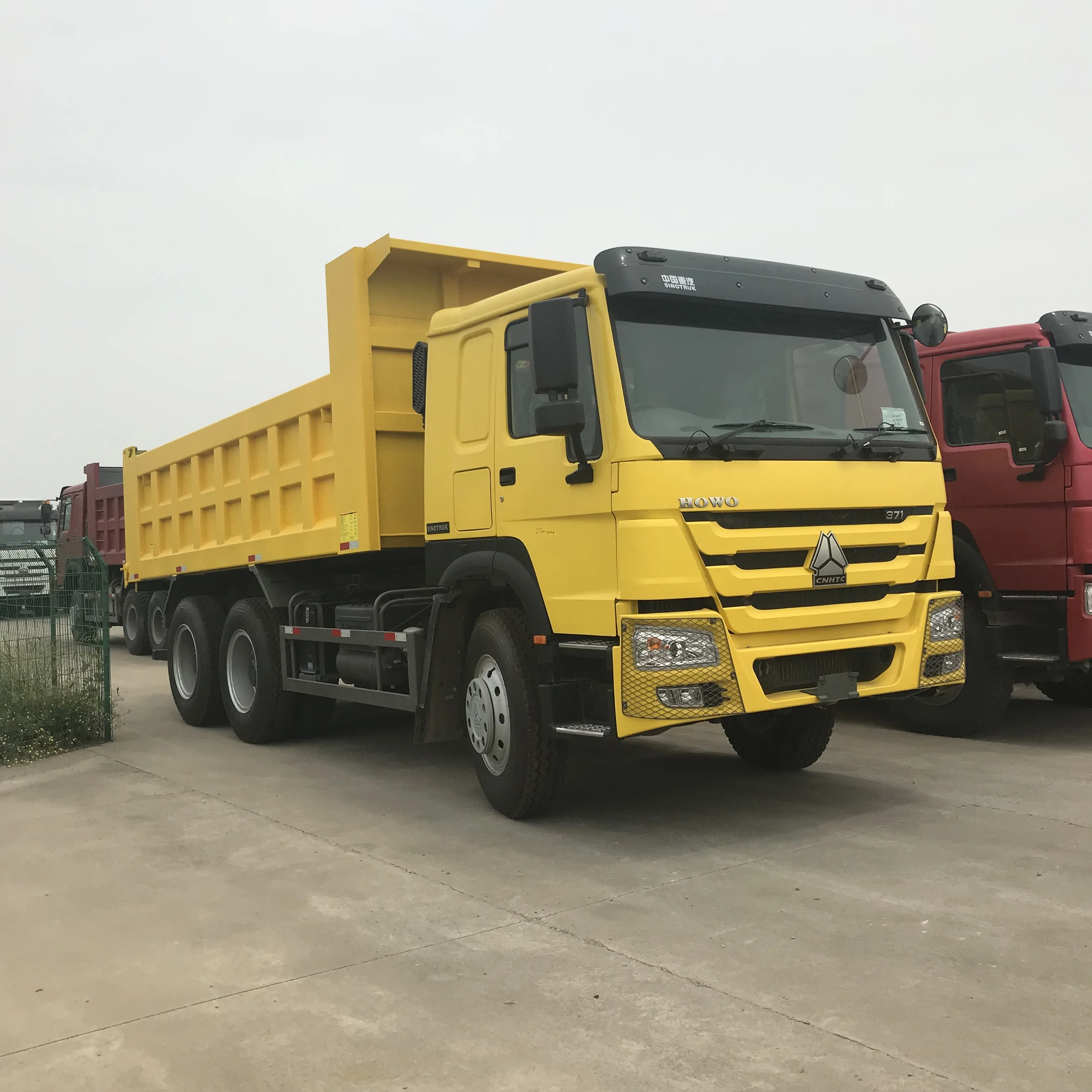 6x4 30ton Load 18Cubic Meter Volume Capacity Sinotruck Howo 371 Damper Truck