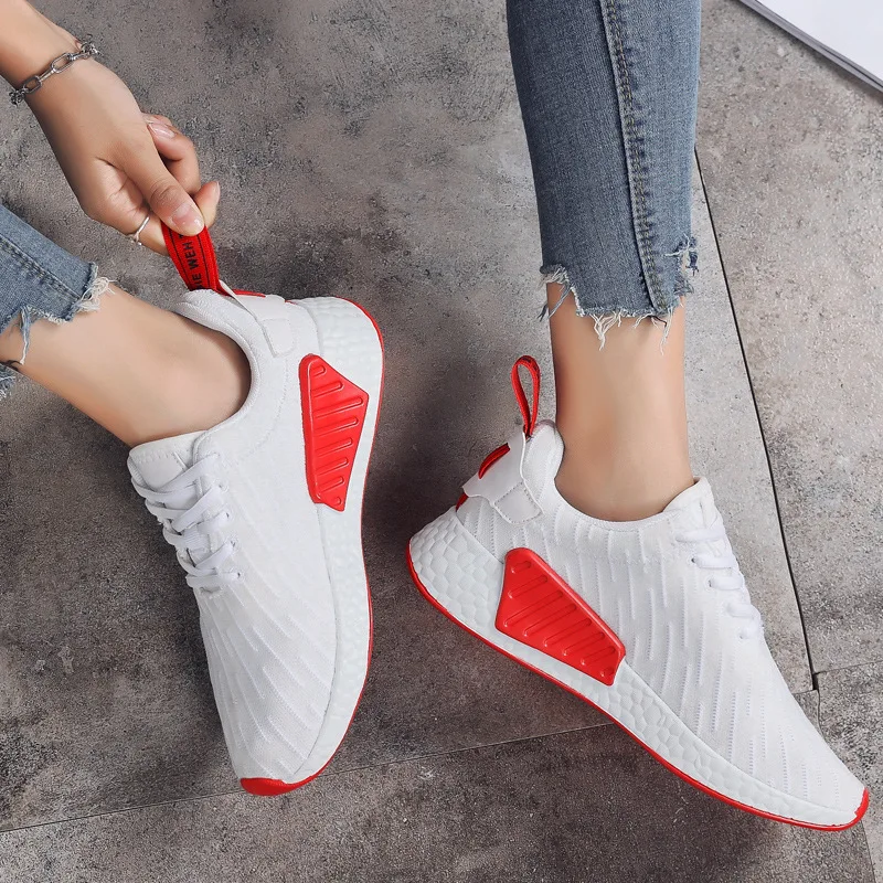 Красивые и практичные легкие кроссовки для бега на шоссе, женская белая спортивная обувь